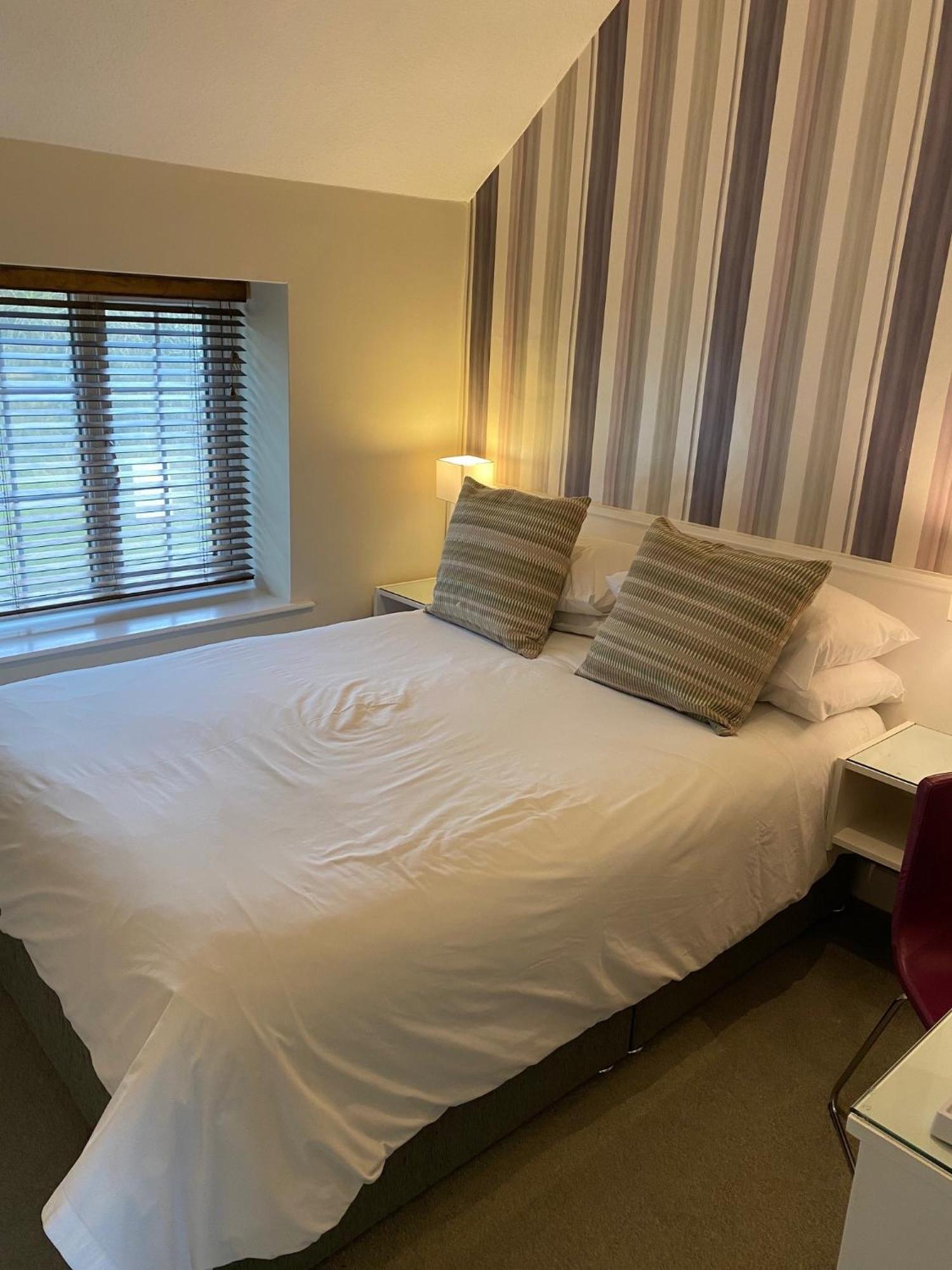 Manor Court Hotel Carnaby Zewnętrze zdjęcie